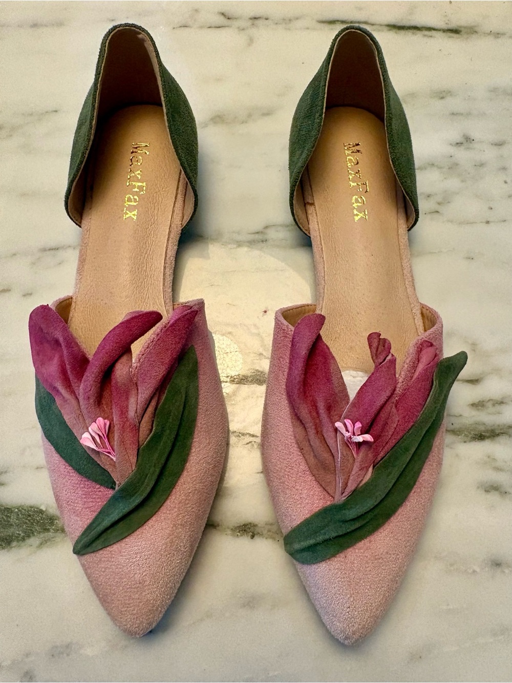 Prettiest Pink Floral Flats. Perfect for summer.